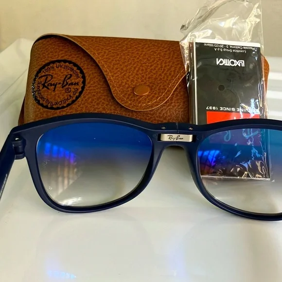 Ray-Ban Wayfarers Folding Gradient Sunglasses NWT ☀️😎🕶️